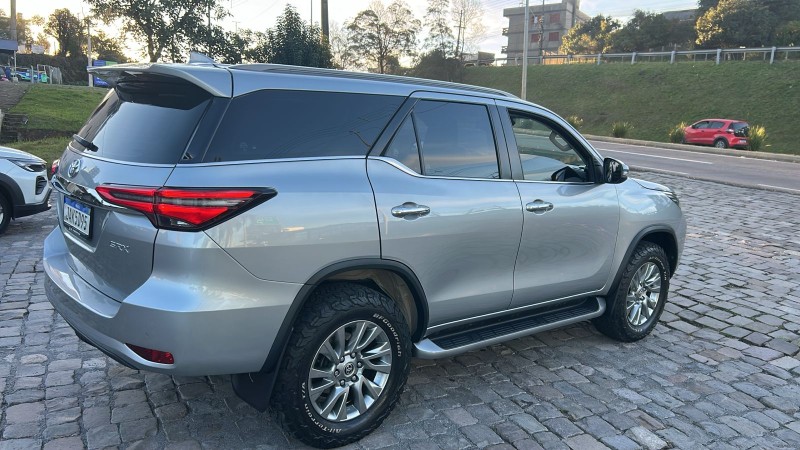 HILUX SW4 2.8 SRX 4X4 7 LUGARES 16V TURBO INTERCOOLER DIESEL 4P AUTOMÁTICO - 2021 - FARROUPILHA