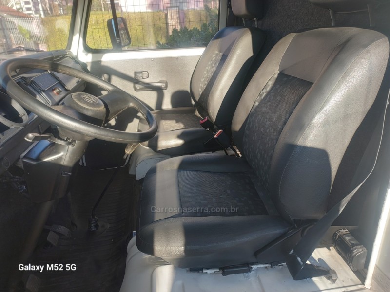 KOMBI 1.4 MI FURGÃO 8V FLEX 3P MANUAL - 2014 - SãO PEDRO DA SERRA