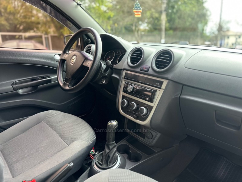 VOYAGE 1.0 MI CITY 8V FLEX 4P MANUAL - 2011 - PAROBé