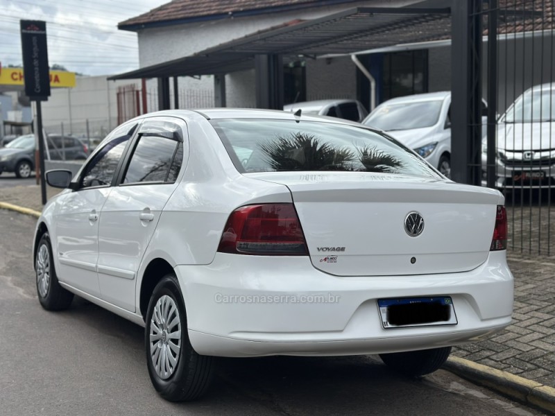 VOYAGE 1.0 MI CITY 8V FLEX 4P MANUAL - 2011 - PAROBé
