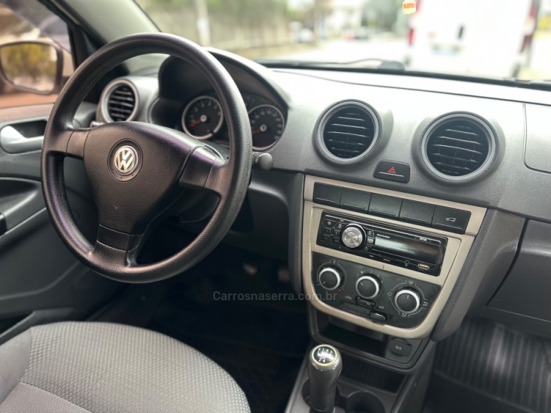 VOYAGE 1.0 MI CITY 8V FLEX 4P MANUAL - 2011 - PAROBé