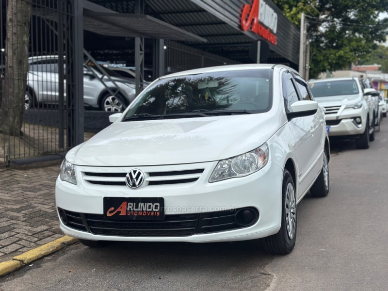 VOYAGE 1.0 MI CITY 8V FLEX 4P MANUAL - 2011 - PAROBé