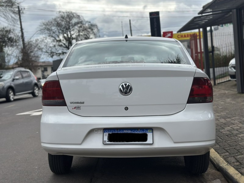 VOYAGE 1.0 MI CITY 8V FLEX 4P MANUAL - 2011 - PAROBé