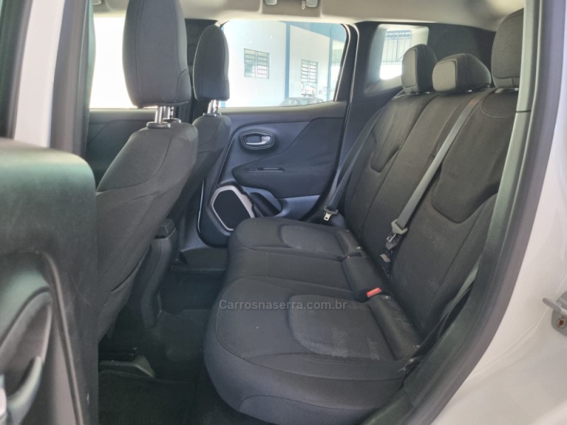 RENEGADE 1.8 16V FLEX SPORT 4P AUTOMÁTICO - 2016 - VACARIA