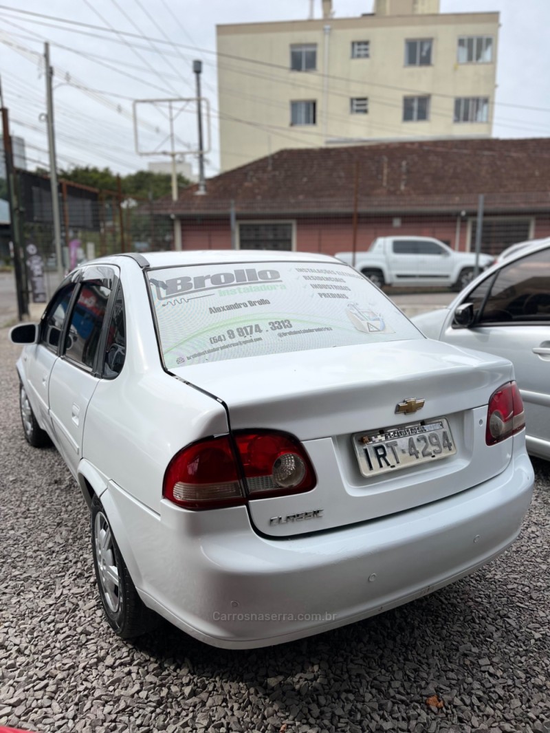 CLASSIC 1.0 MPFI 8V GASOLINA 4P MANUAL - 2011 - CAXIAS DO SUL