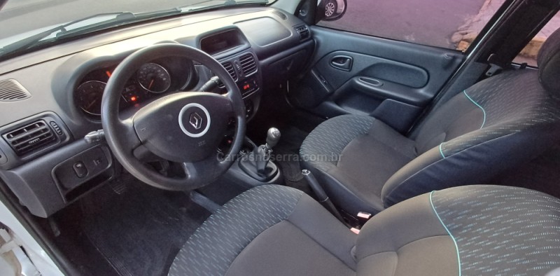 CLIO 1.0 EXPRESSION 16V FLEX 4P MANUAL - 2016 - FARROUPILHA