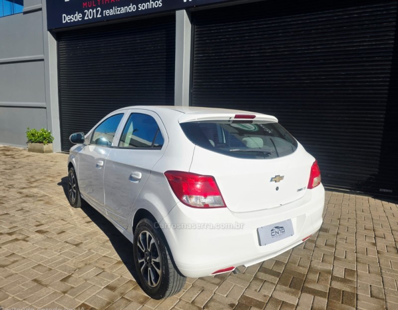 ONIX 1.0 LT 12V TURBO FLEX 4P MANUAL - 2015 - LAJEADO