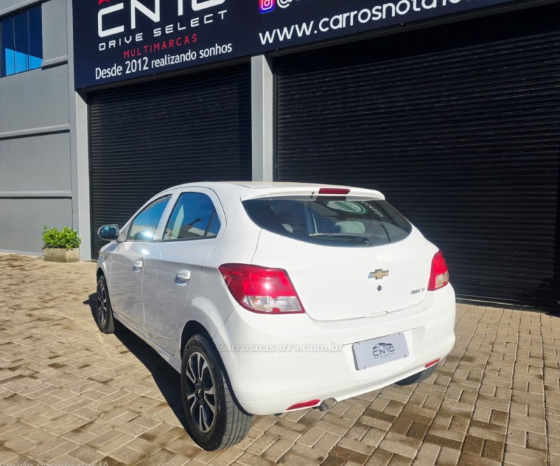 ONIX 1.0 LT 12V FLEX 4P MANUAL - 2015 - LAJEADO