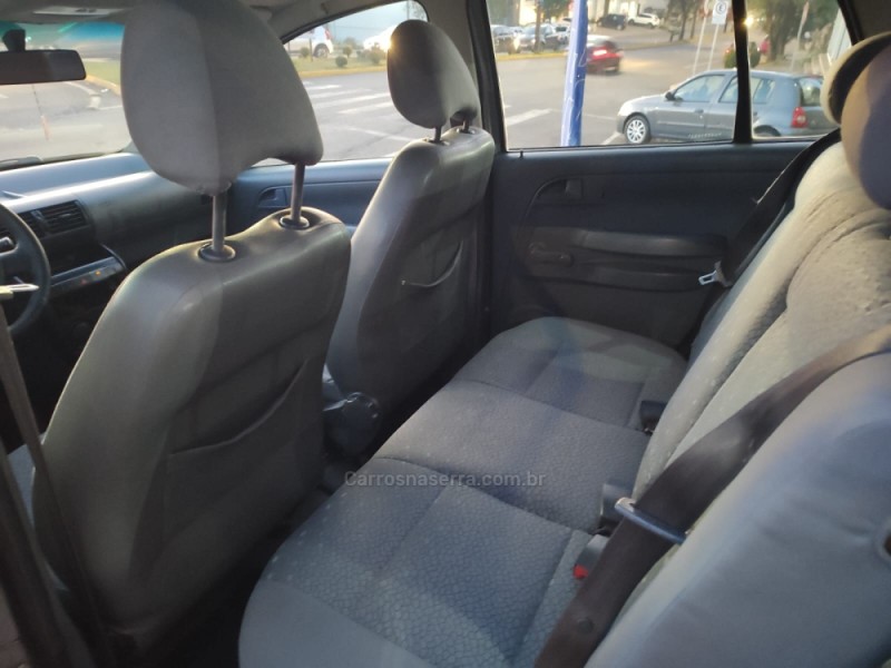 FOX 1.0 MI CITY 8V FLEX 4P MANUAL - 2004 - FARROUPILHA