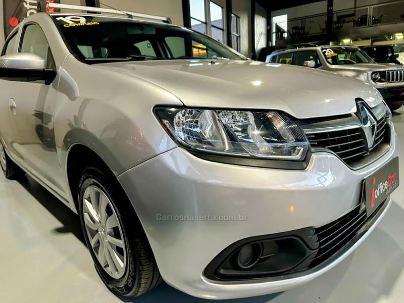 LOGAN 1.6 EXPRESSION 16V FLEX 4P MANUAL - 2019 - TRêS COROAS