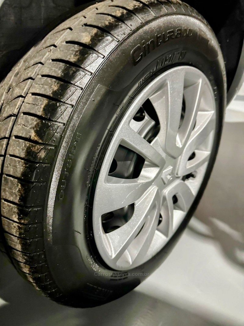 LOGAN 1.6 EXPRESSION 16V FLEX 4P MANUAL - 2019 - TRêS COROAS