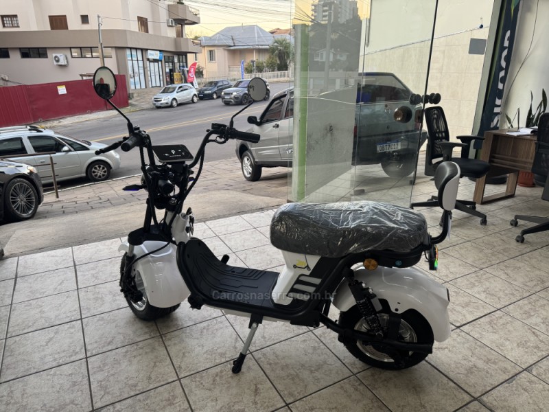 SCOOTER ELÉTRICA  - 2027 - GARIBALDI