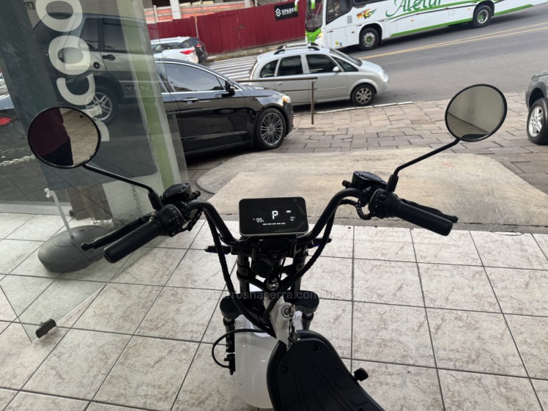 SCOOTER ELÉTRICA  - 2027 - GARIBALDI