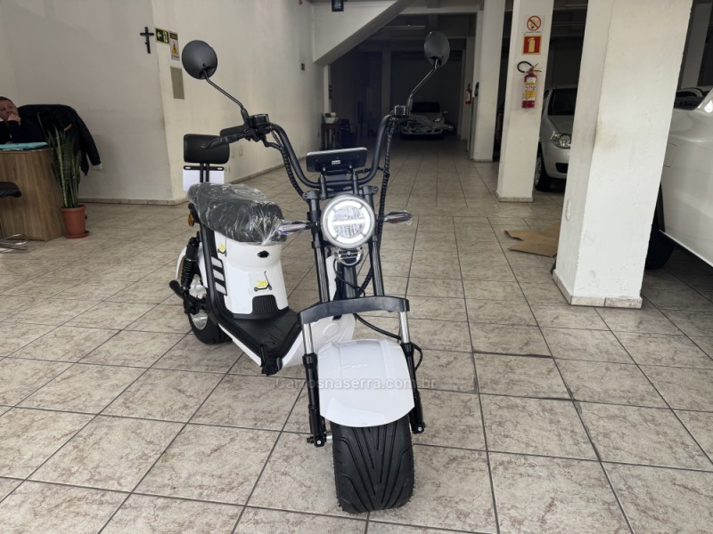 SCOOTER ELÉTRICA  - 2027 - GARIBALDI