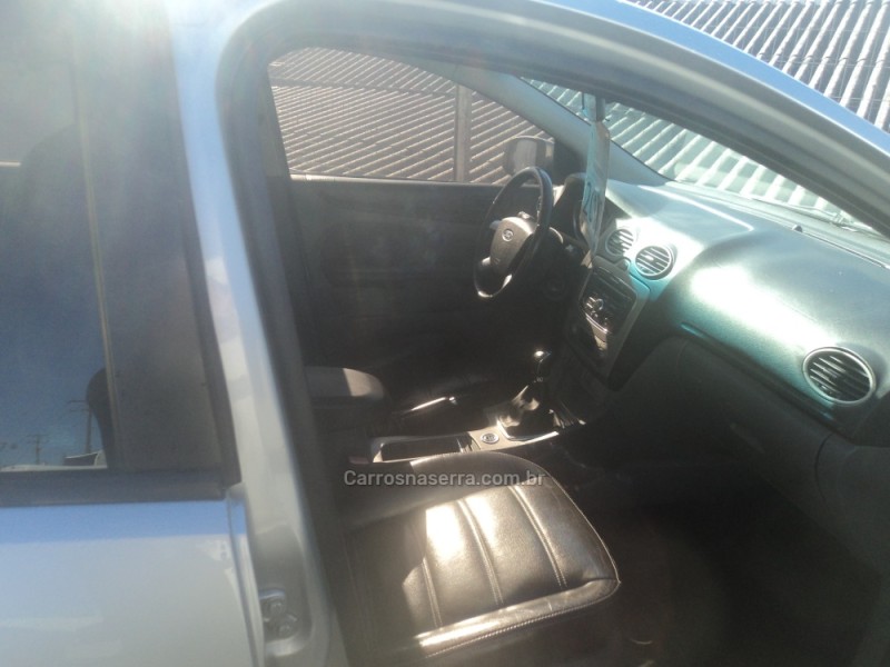 FOCUS 2.0 GHIA SEDAN 16V FLEX 4P MANUAL - 2012 - FARROUPILHA
