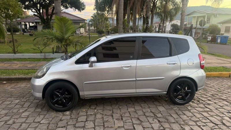 FIT 1.4 LXL 16V FLEX 4P MANUAL - 2004 - FELIZ