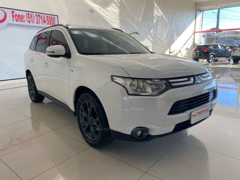 OUTLANDER 3.0 GT 4X4 V6 24V GASOLINA 4P AUTOMÁTICO - 2014 - LAJEADO