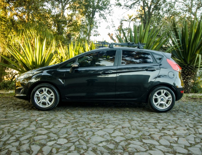 FIESTA 1.6 SE HATCH 16V FLEX 4P MANUAL - 2014 - NOVO HAMBURGO