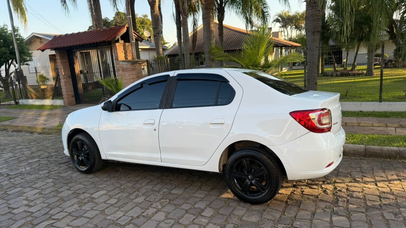 LOGAN 1.6 EXPRESSION 16V FLEX 4P MANUAL - 2017 - FELIZ