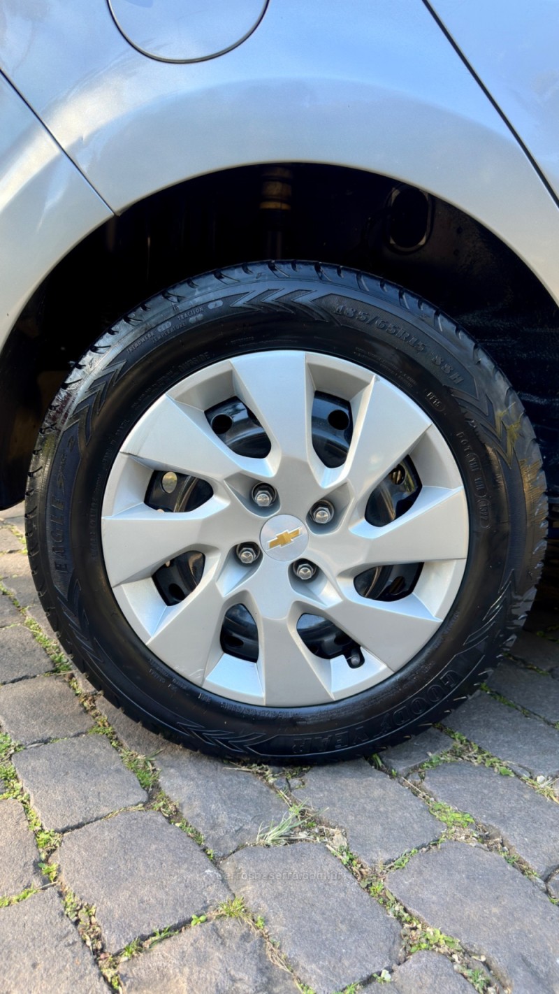 ONIX 1.4 MPFI LT 8V FLEX 4P MANUAL - 2013 - CAXIAS DO SUL