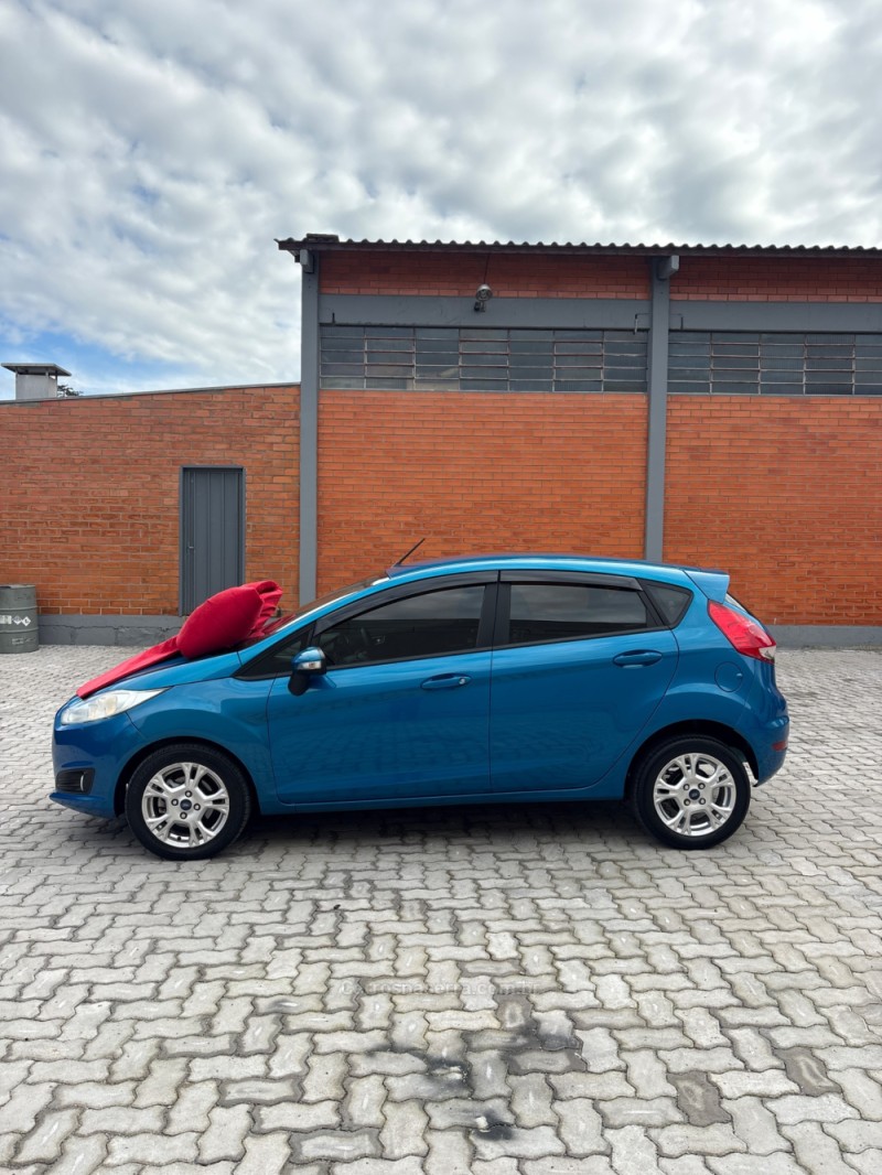 FIESTA 1.5 SE HATCH 16V FLEX 4P MANUAL - 2014 - CAXIAS DO SUL