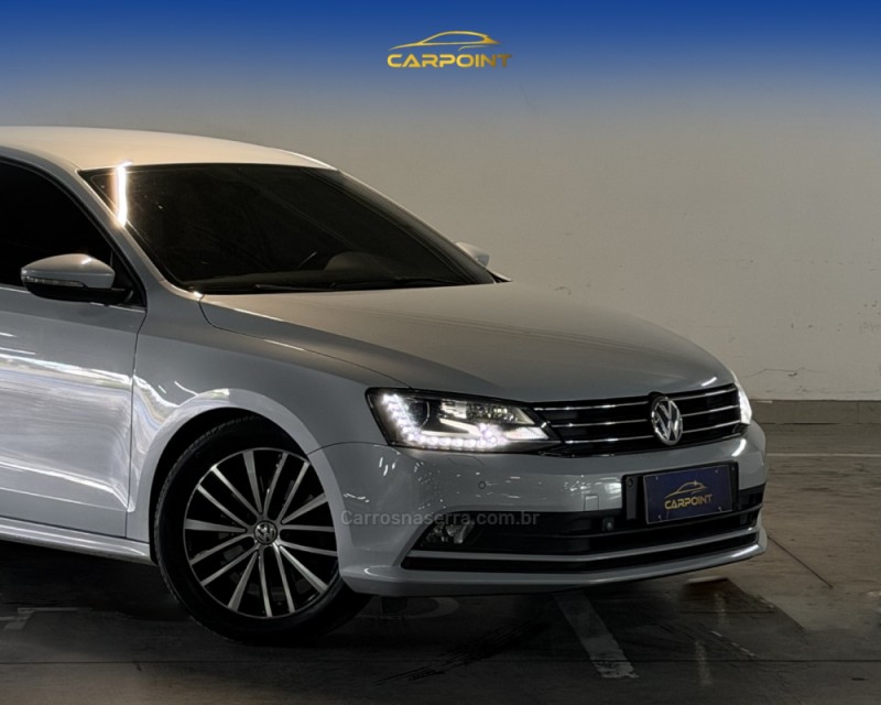 JETTA 2.0 TSI HIGHLINE 211CV GASOLINA 4P DSG - 2017 - CAXIAS DO SUL
