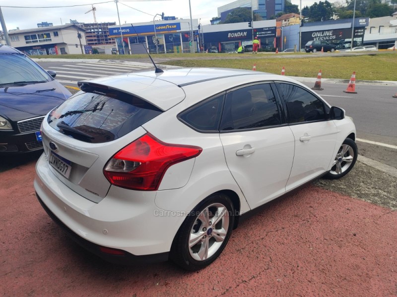 FOCUS 1.6 SE 16V FLEX 4P AUTOMÁTICO - 2015 - FARROUPILHA