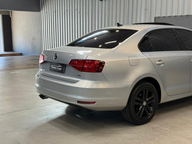 JETTA 2.0 TSI HIGHLINE 200CV GASOLINA 4P TIPTRONIC - 2015 - CAXIAS DO SUL