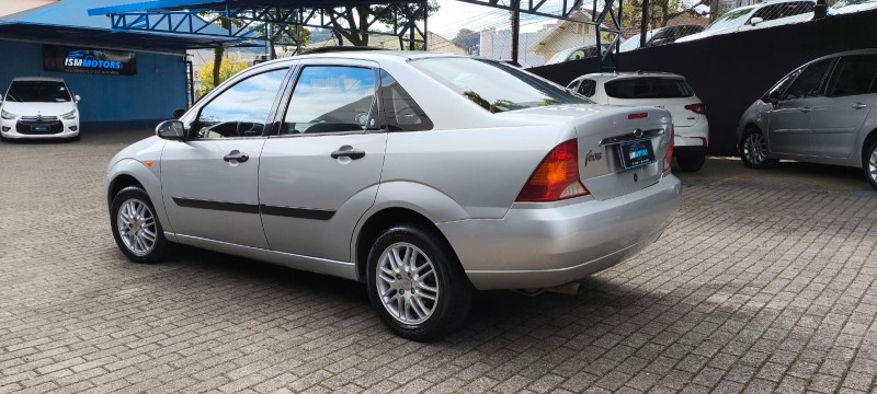 FOCUS 2.0 GHIA SEDAN 16V GASOLINA 4P MANUAL - 2002 - CAXIAS DO SUL
