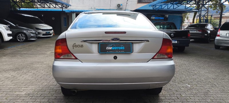 FOCUS 2.0 GHIA SEDAN 16V GASOLINA 4P MANUAL - 2002 - CAXIAS DO SUL