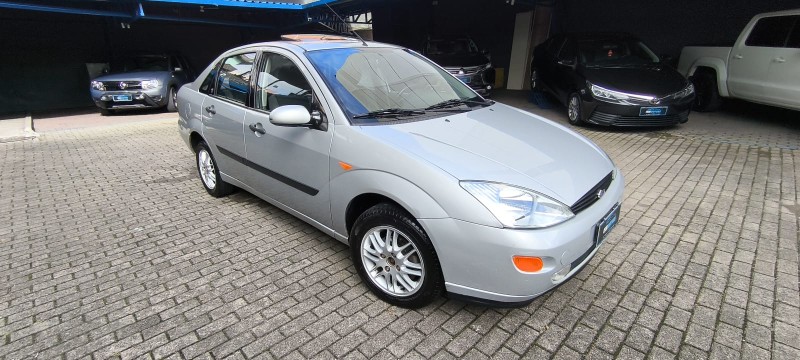 FOCUS 2.0 GHIA SEDAN 16V GASOLINA 4P MANUAL - 2002 - CAXIAS DO SUL