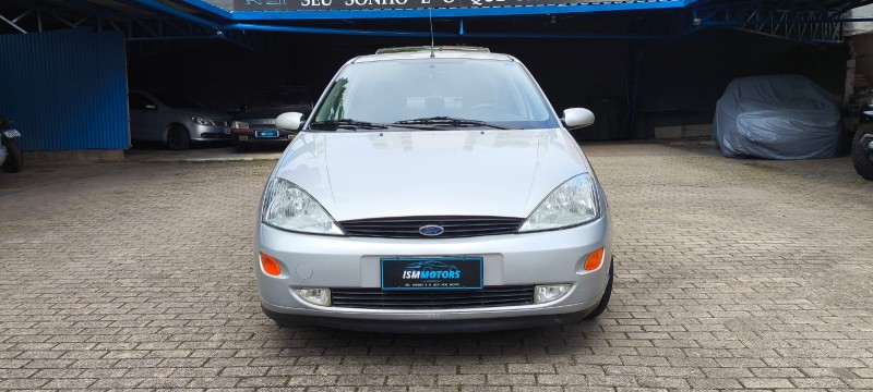 FOCUS 2.0 GHIA SEDAN 16V GASOLINA 4P MANUAL - 2002 - CAXIAS DO SUL