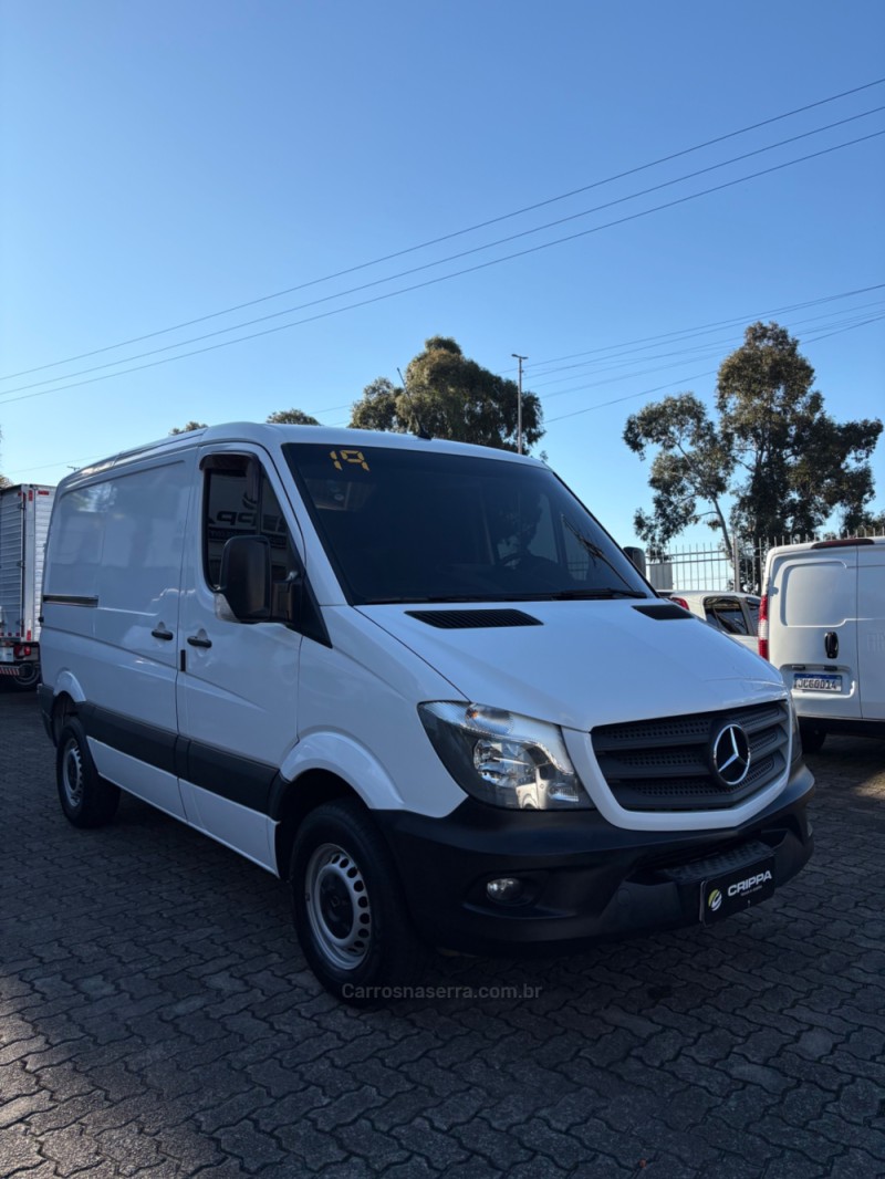 SPRINTER 2.2 FURGÃO STREET 415 CDI TETO BAIXO DIESEL 3P MANUAL - 2019 - FARROUPILHA