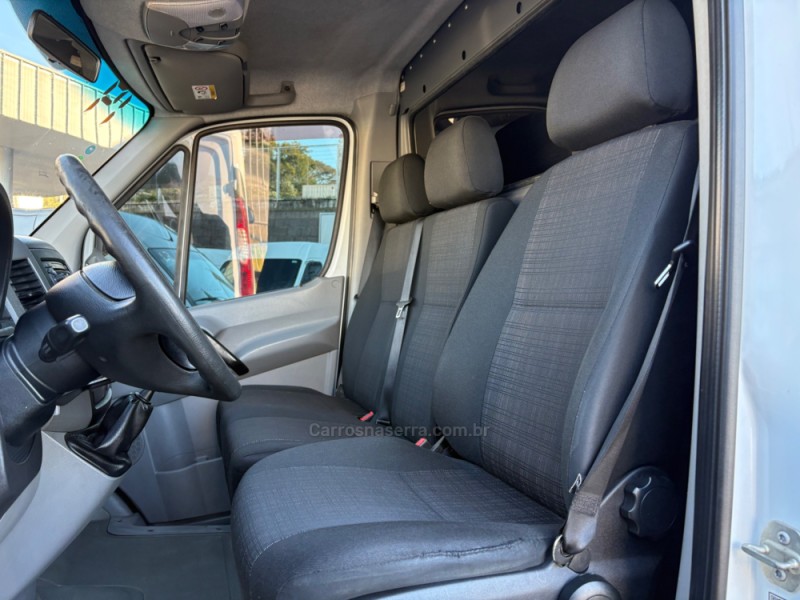 SPRINTER 2.2 FURGÃO STREET 415 CDI TETO BAIXO DIESEL 3P MANUAL - 2019 - FARROUPILHA