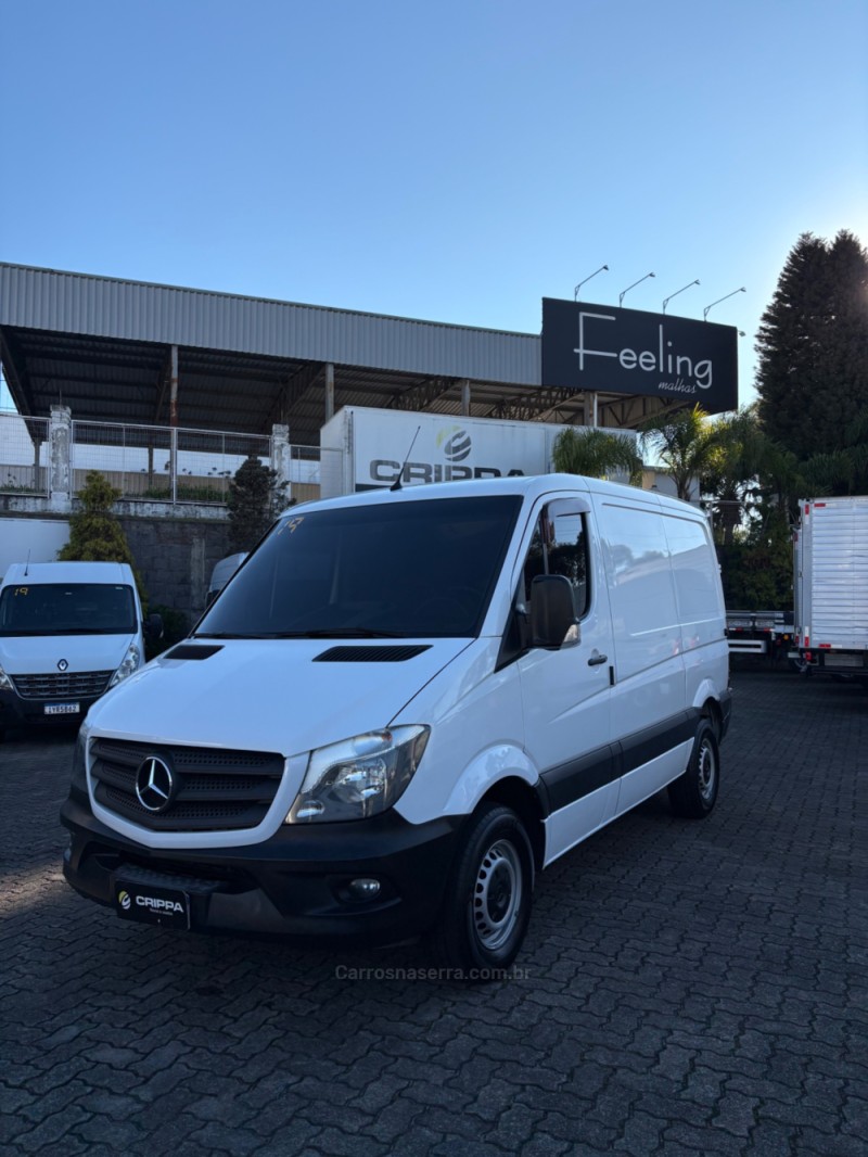SPRINTER 2.2 FURGÃO STREET 415 CDI TETO BAIXO DIESEL 3P MANUAL - 2019 - FARROUPILHA