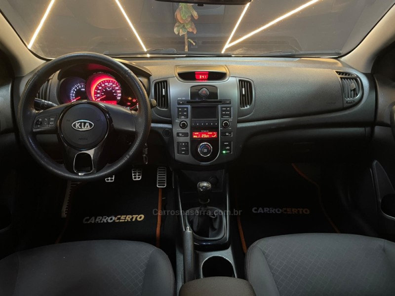 CERATO 1.6 SX3 16V FLEX 4P MANUAL - 2013 - NOVO HAMBURGO