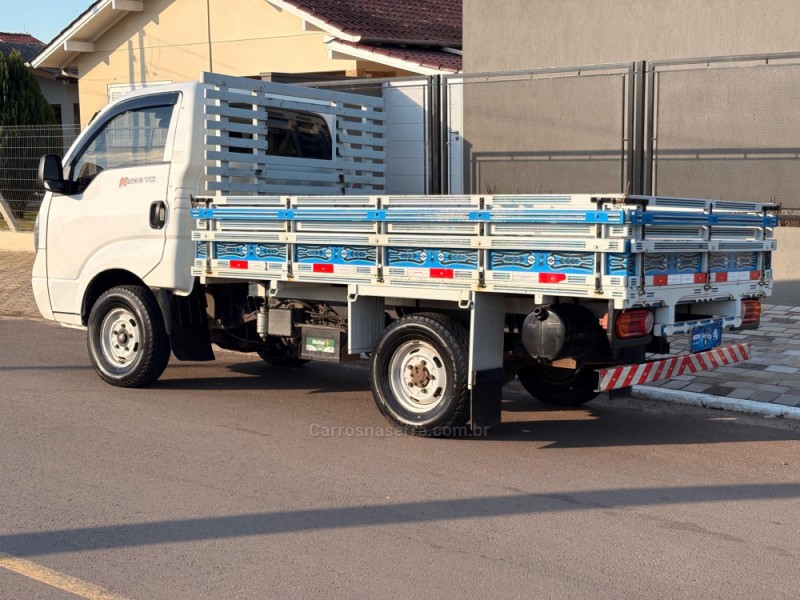 BONGO 2.5 K-2500 4X2 CS TURBO DIESEL 2P MANUAL - 2011 - ESTâNCIA VELHA