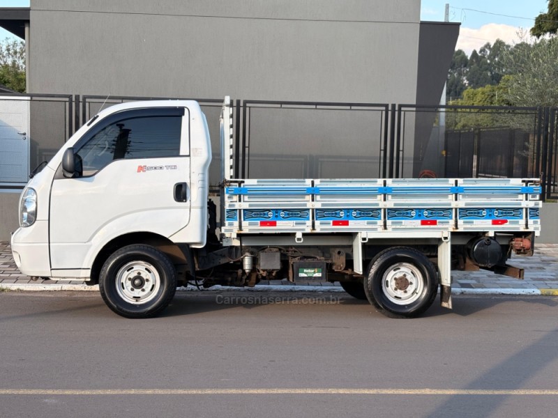 BONGO 2.5 K-2500 4X2 CS TURBO DIESEL 2P MANUAL - 2011 - ESTâNCIA VELHA