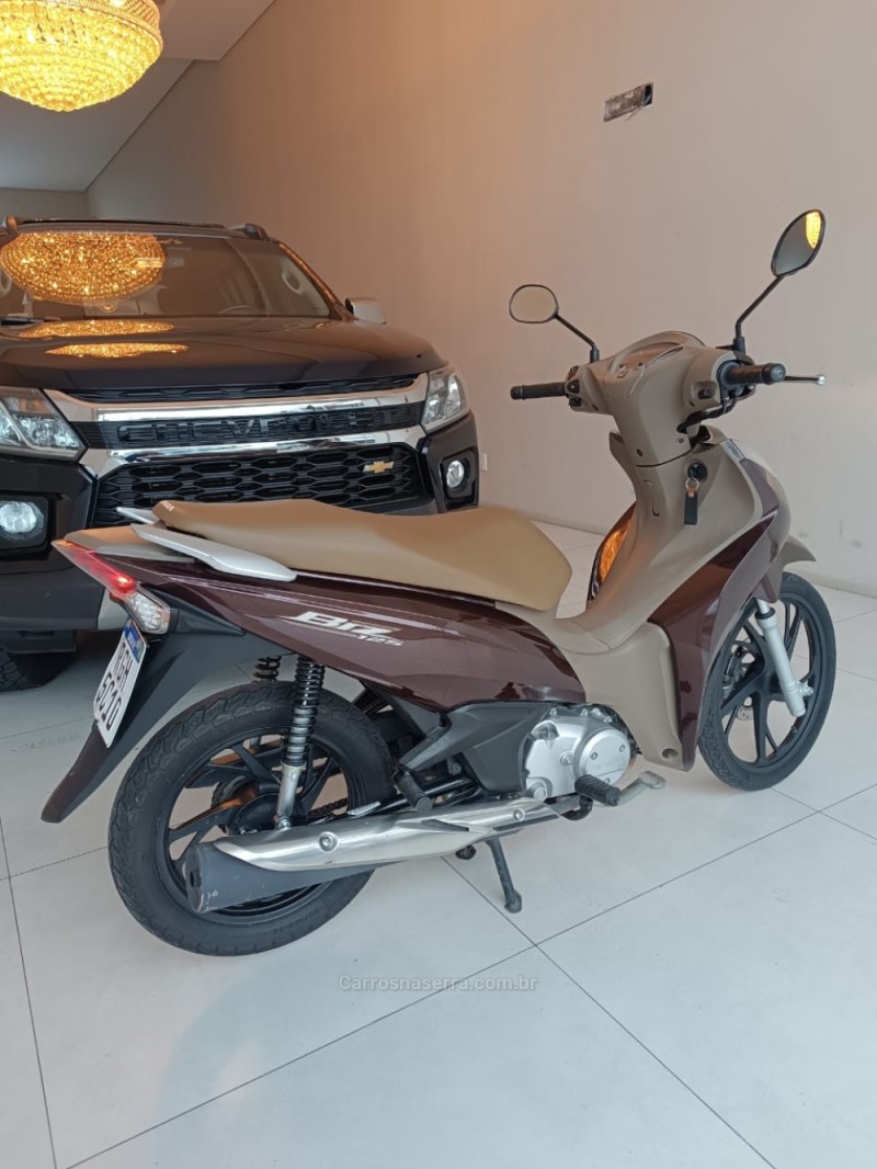 BIZ 125 EX - 2022 - CANELA