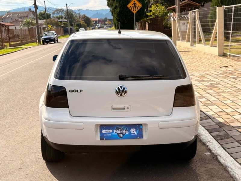 GOLF 1.6 8V GASOLINA 4P MANUAL - 2001 - ESTâNCIA VELHA