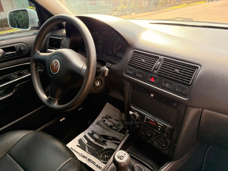 GOLF 1.6 8V GASOLINA 4P MANUAL - 2001 - ESTâNCIA VELHA