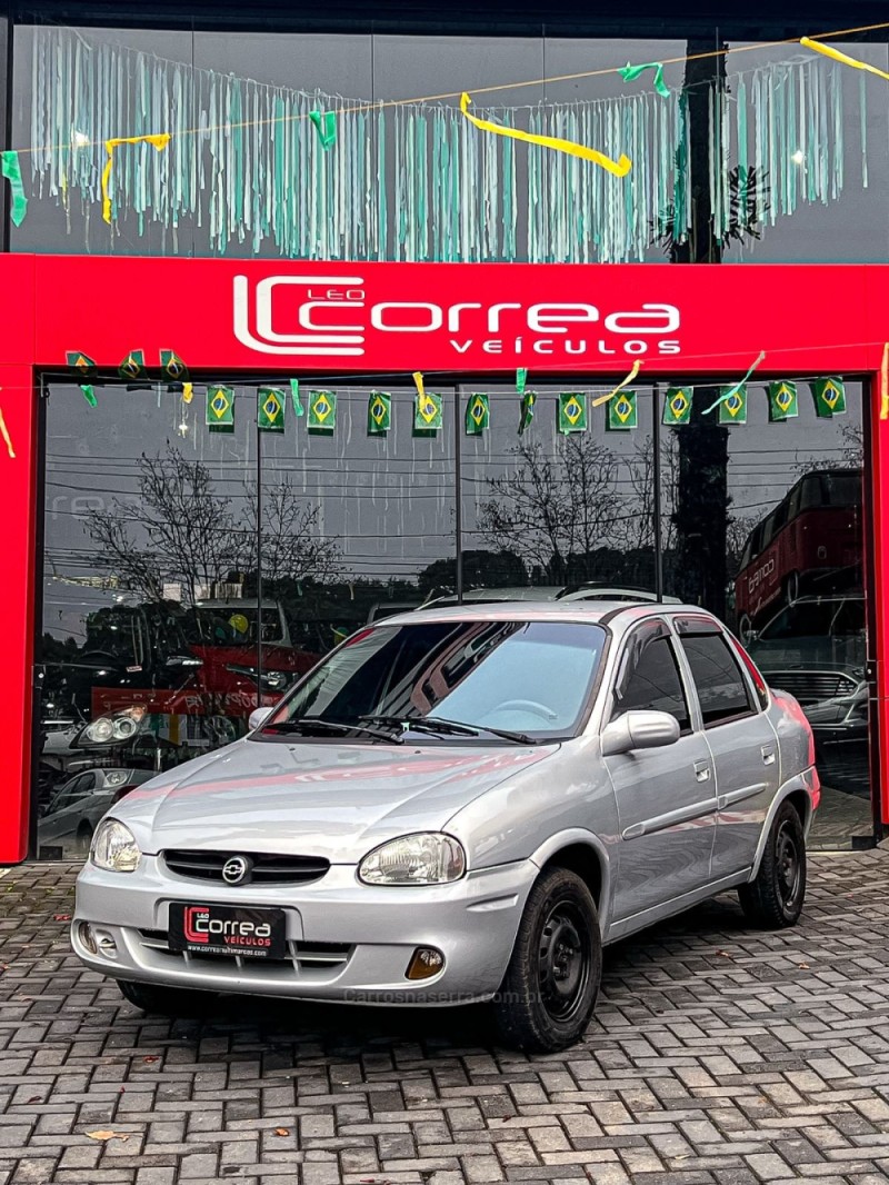 CLASSIC 1.0 MPFI 8V GASOLINA 4P MANUAL - 2001 - CANELA