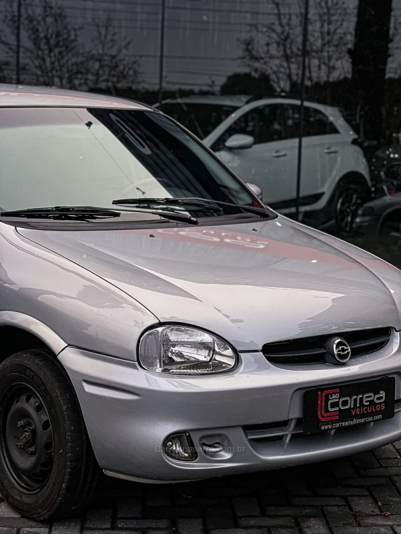 CLASSIC 1.0 MPFI 8V GASOLINA 4P MANUAL - 2001 - CANELA