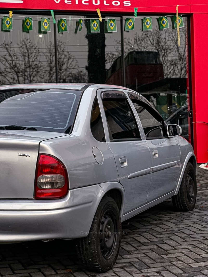 CLASSIC 1.0 MPFI 8V GASOLINA 4P MANUAL - 2001 - CANELA