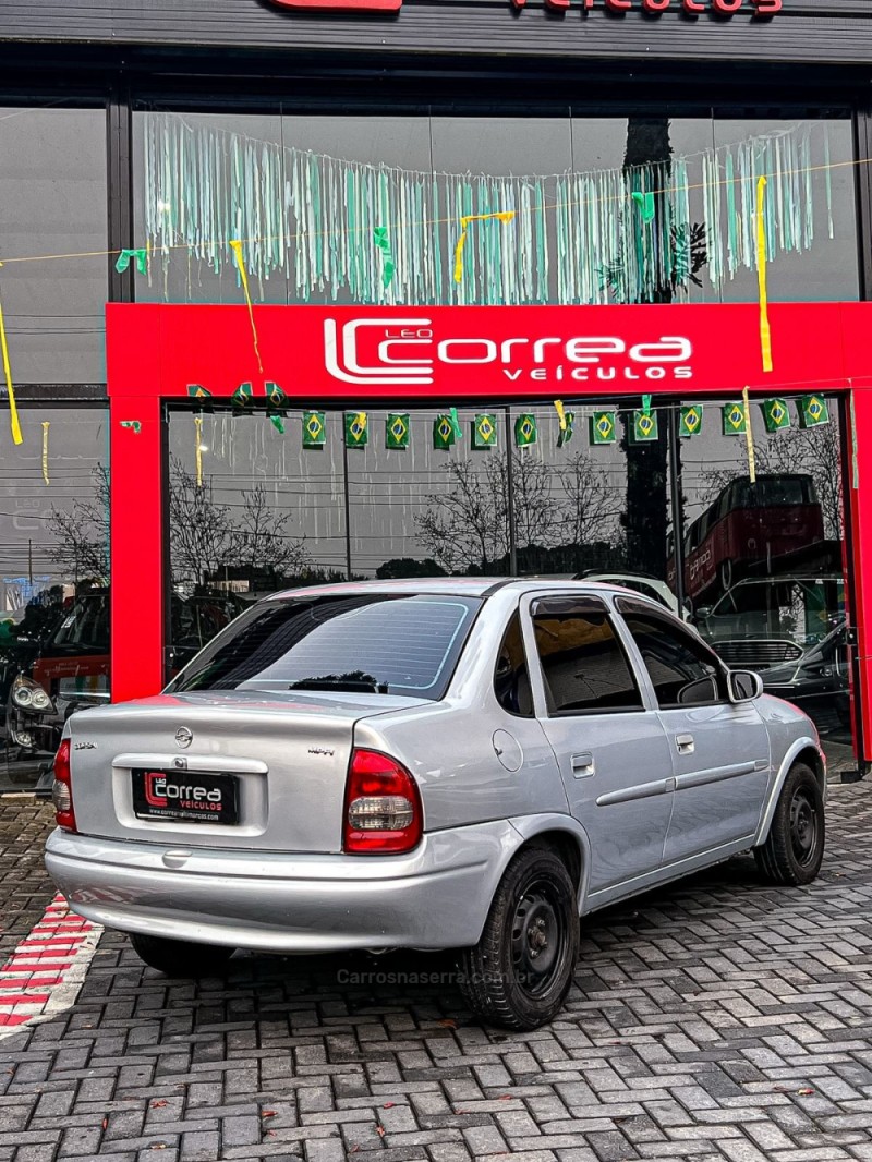 CLASSIC 1.0 MPFI 8V GASOLINA 4P MANUAL - 2001 - CANELA