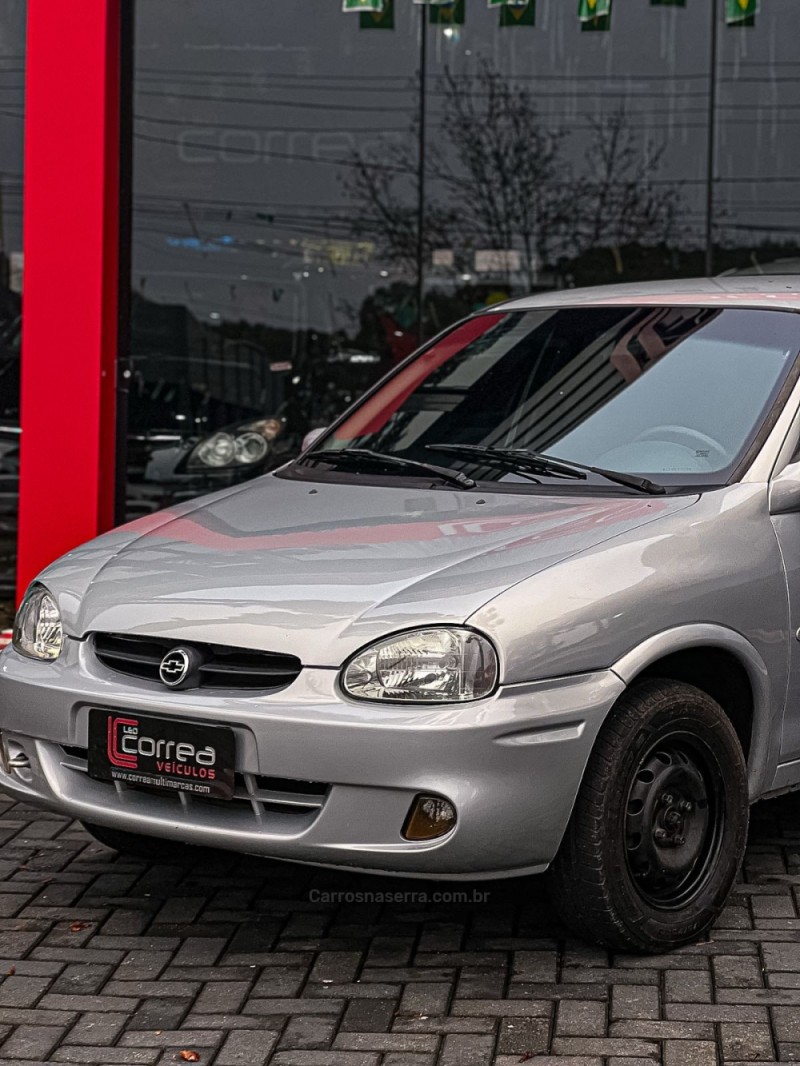 CLASSIC 1.0 MPFI 8V GASOLINA 4P MANUAL - 2001 - CANELA