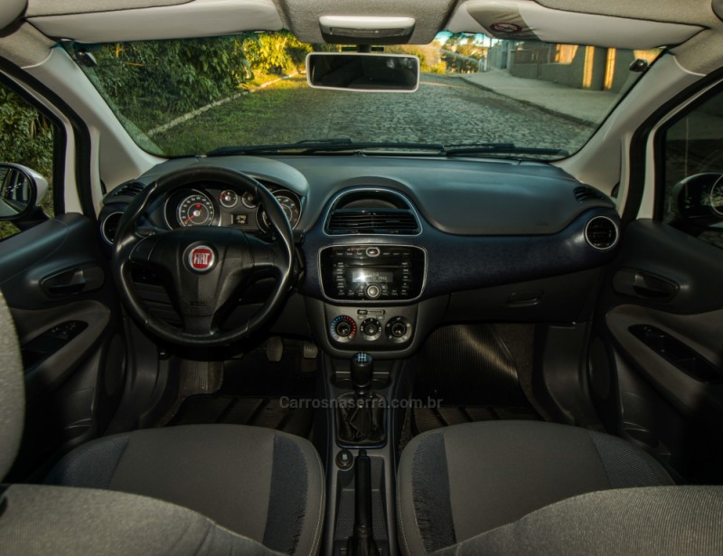 PUNTO 1.4 ATTRACTIVE ITALIA 8V FLEX 4P MANUAL - 2014 - NOVO HAMBURGO