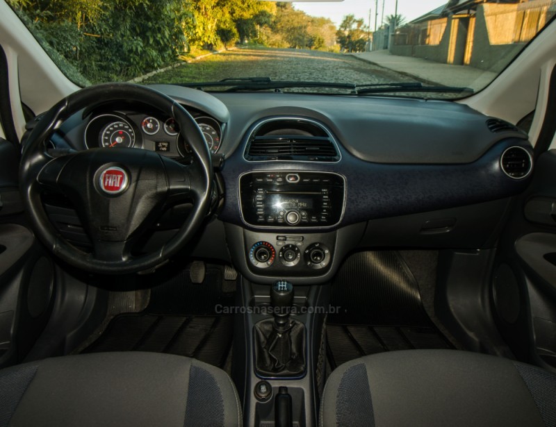 PUNTO 1.4 ATTRACTIVE ITALIA 8V FLEX 4P MANUAL - 2014 - NOVO HAMBURGO
