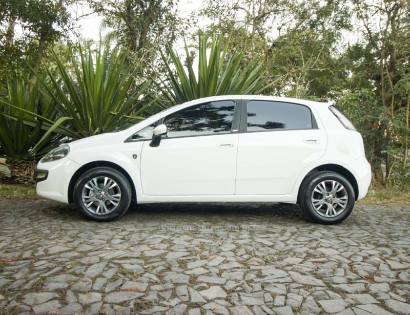 PUNTO 1.4 ATTRACTIVE ITALIA 8V FLEX 4P MANUAL - 2014 - NOVO HAMBURGO
