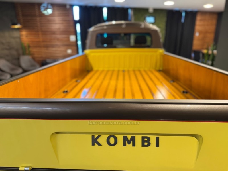 KOMBI 1.6 MI STD 8V GASOLINA 3P MANUAL - 1990 - FARROUPILHA